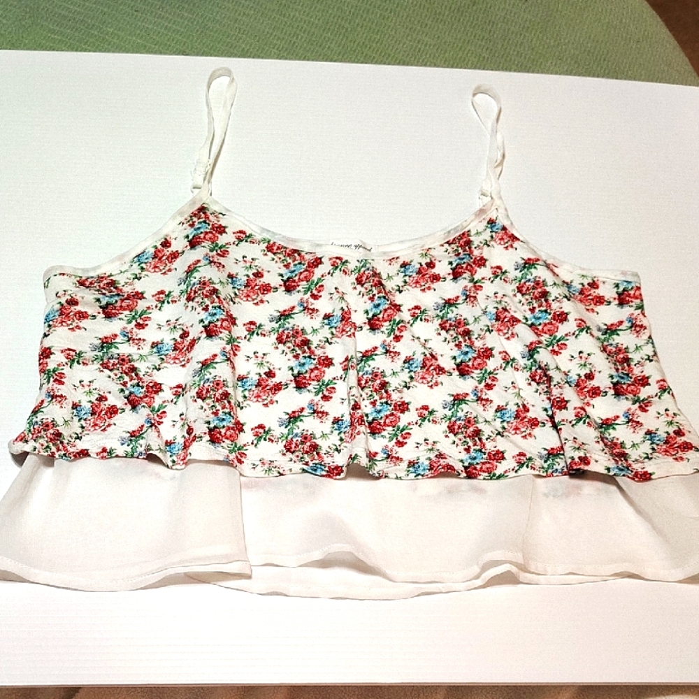 Ambiance Red Floral Print Flowy White Cropped Camisole Size M